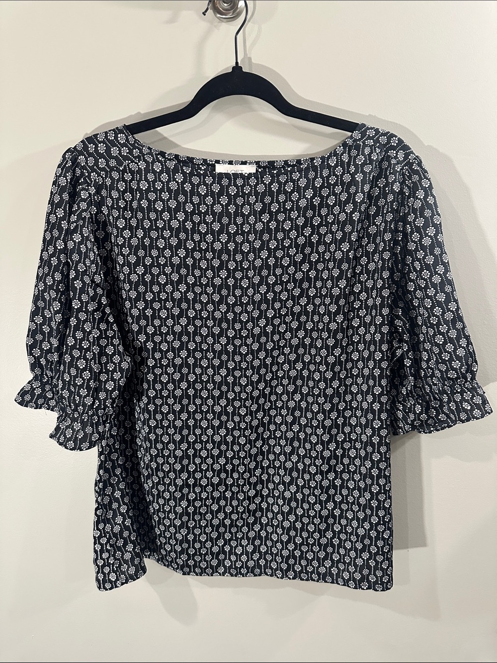 LOFT Outlet Black/White Patterned Puff Sleeve Top (Jersey Fabric Back), Size L